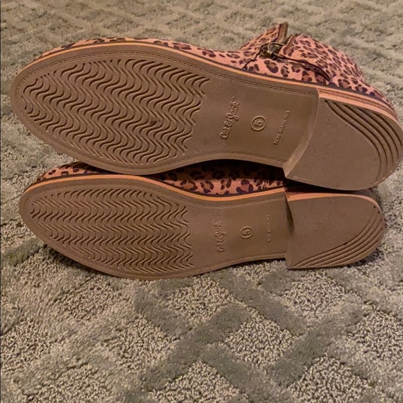 Size 5 Women’s Fun Cheetah Booties! - Picture 5 of 6